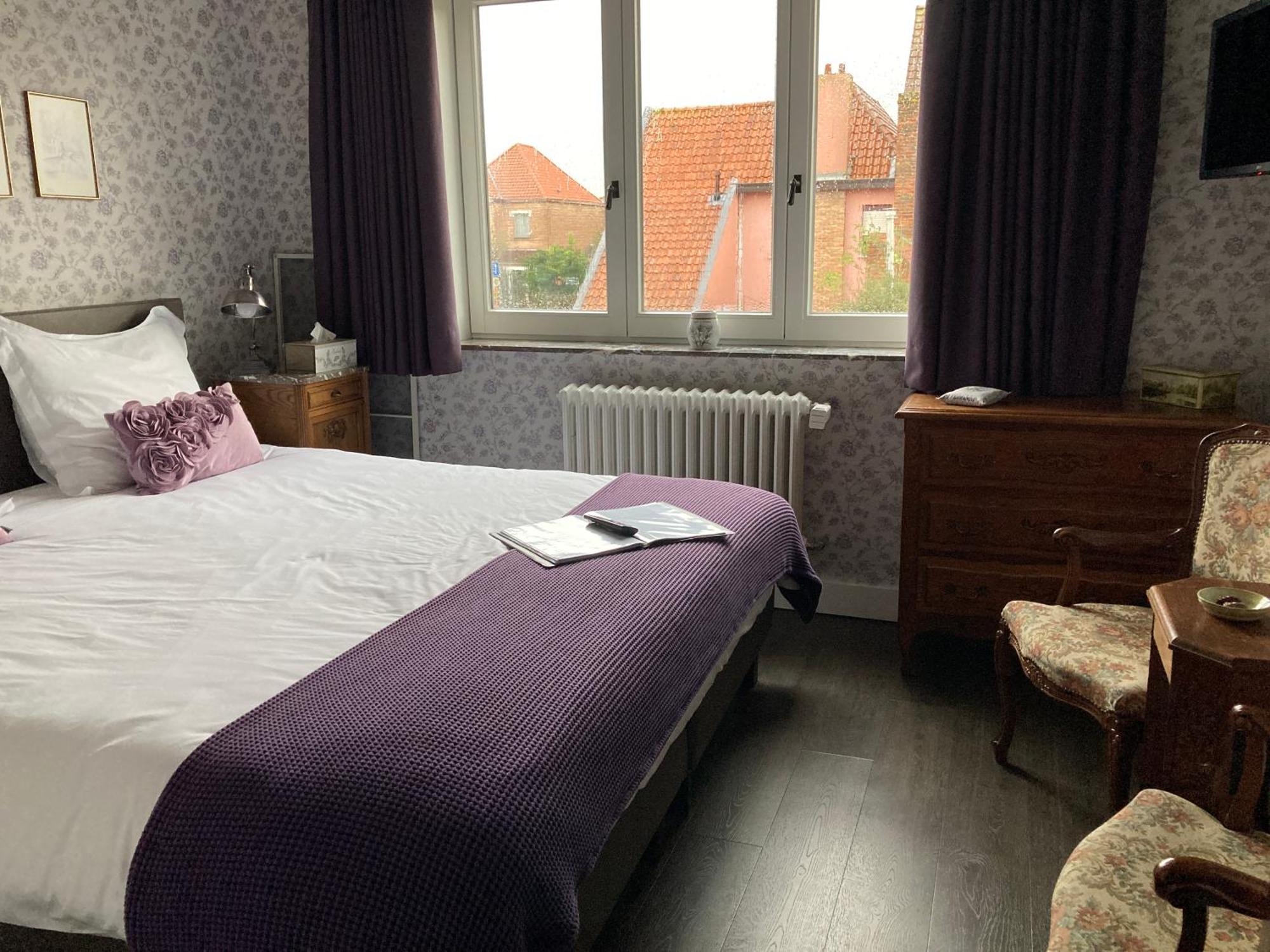 Tree & B Bed & Breakfast Брюж Екстериор снимка