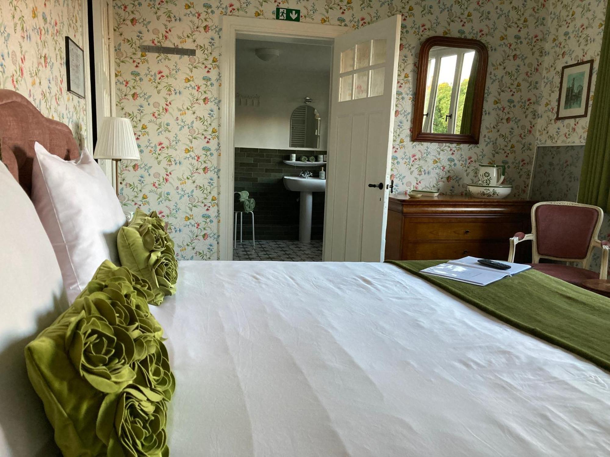 Tree & B Bed & Breakfast Брюж Екстериор снимка