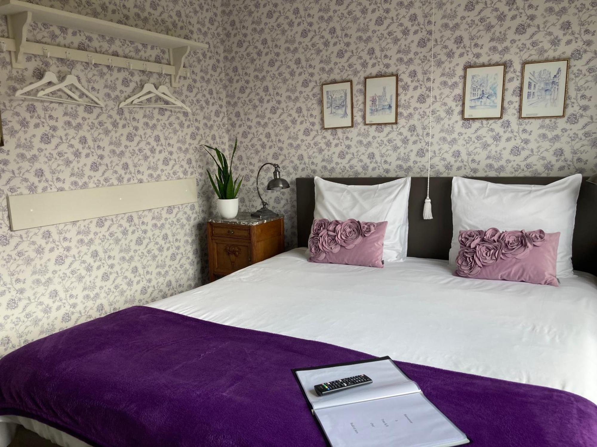 Tree & B Bed & Breakfast Брюж Екстериор снимка